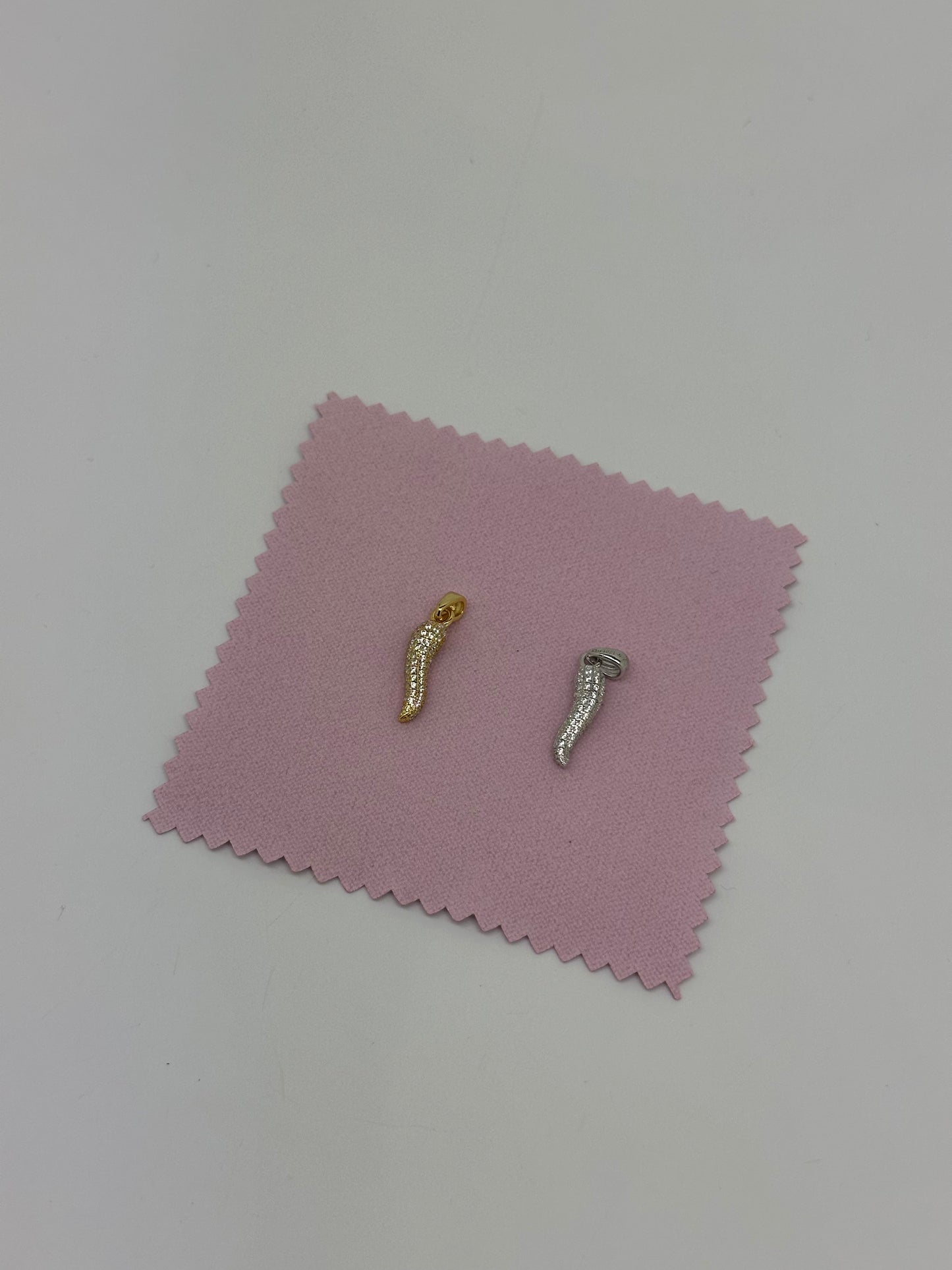 Ciondolo Corno zirconi